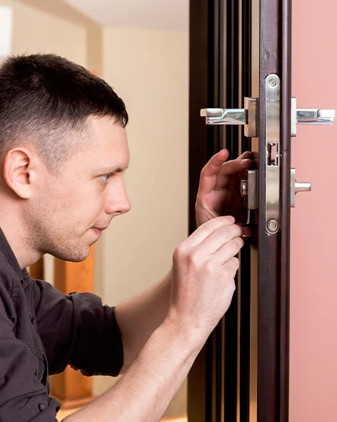 : Professional Locksmith For Commercial And Residential Locksmith Services in Hawaiian Gardens, CA
