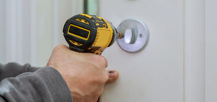 Street Locksmith For Smart Lock Repair in Hawaiian Gardens, CA