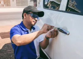 Car Locksmith in Hawaiian Gardens, CA